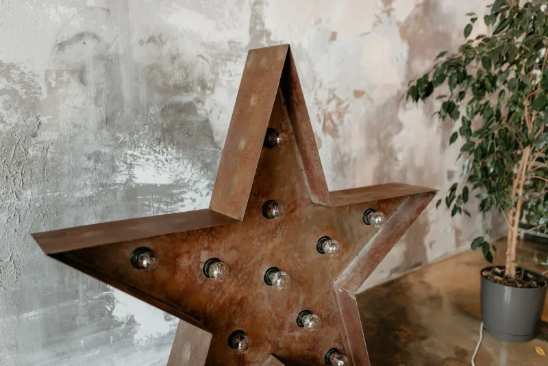 Cosmos chez soi : 7 idées déco pour habiller ton intérieur d'univers