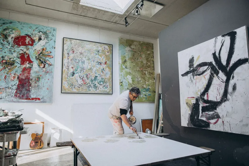 Peindre le silence : quand le cosmos devient miroir de l'âme pour les artistes français